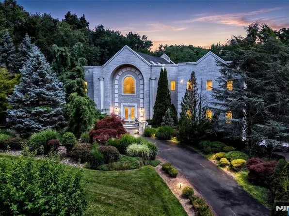 20 Burning Hollow Rd, Saddle River, NJ 07458