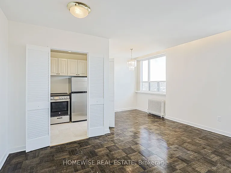 485 Kingston Rd #902 — Photo 4