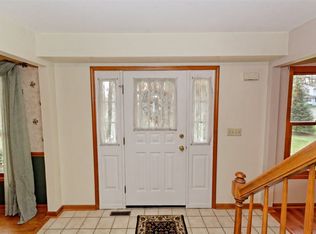 21 Cindy Ln, Halfmoon, NY 12065