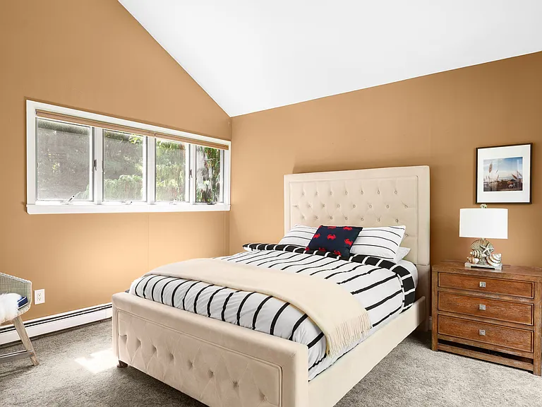 39 Montauk Ave — Photo 29