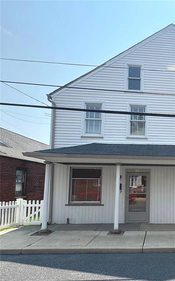 3 bed, 1.0 bath, 1280 sqft, $1,400 — Photo 1