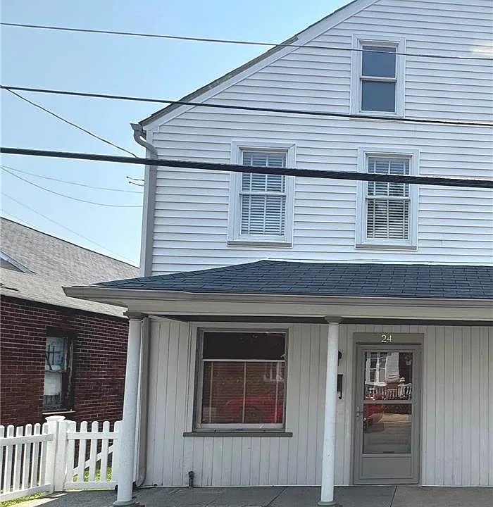 24 Pen Argyl St