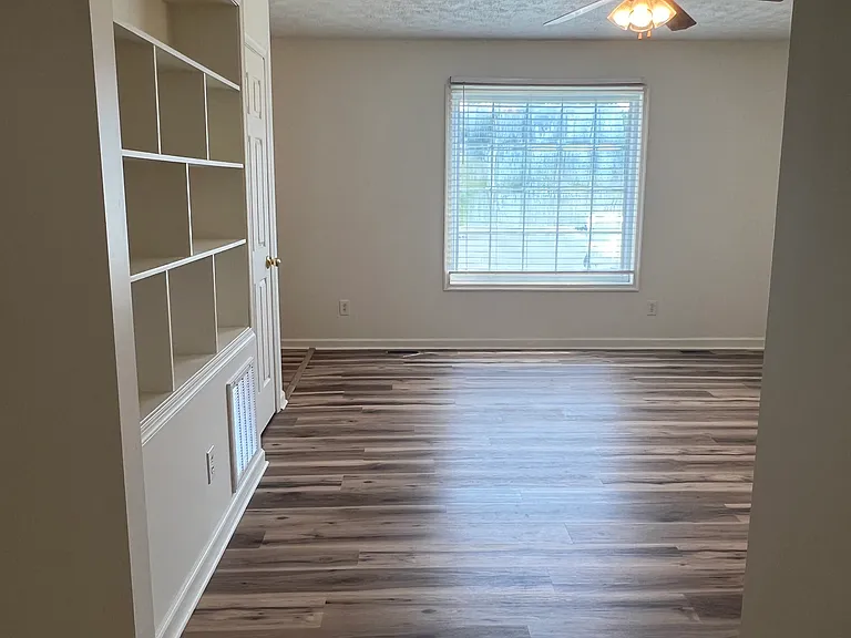 1046 Bridge Ave — Photo 5