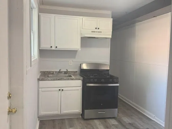 8 Belvidere St, Trenton, NJ 08618