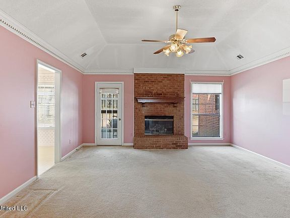 5th image of 828 Snow Pine Dr