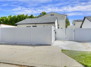 15557 Wyandotte St, Van Nuys, CA 91406