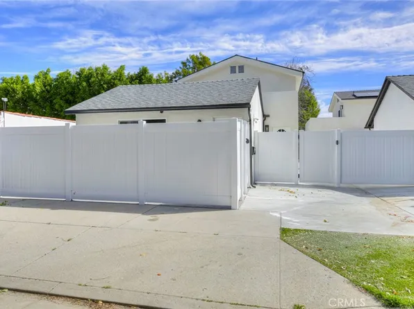15557 Wyandotte St, Van Nuys, CA 91406