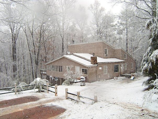 house during snow 09