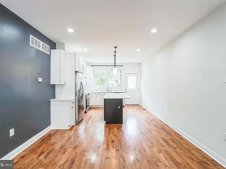 2241 Sears St — Photo 13