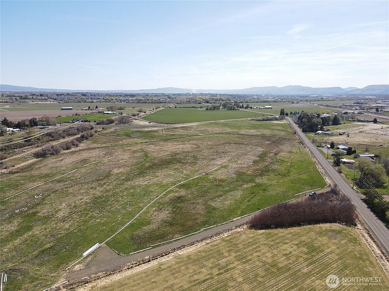 4th image of 3 xx Dry Creek Road