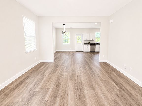 2nd image of 523 Leland St