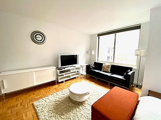 3rd image of 145 E 48th St APT 9H
