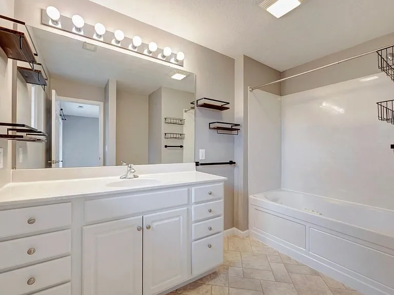 3821 S Cramer Cir — Photo 27