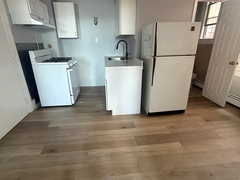 187 Avenue E #4 — Photo 1