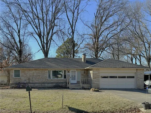 1005 S Washington St, Clinton, MO 64735