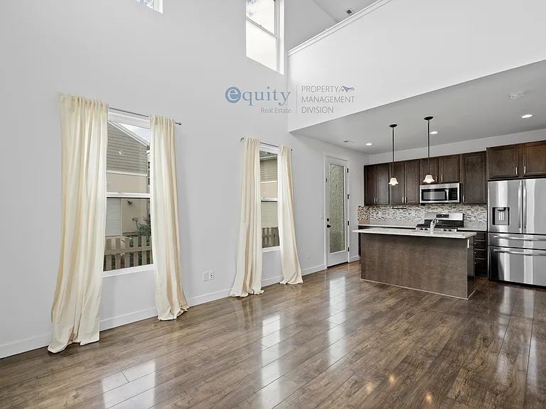 10539 S Liv Way — Photo 9
