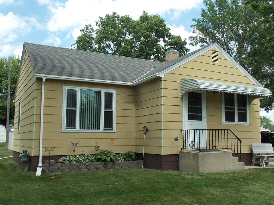 1st image of 818 Nokomis St