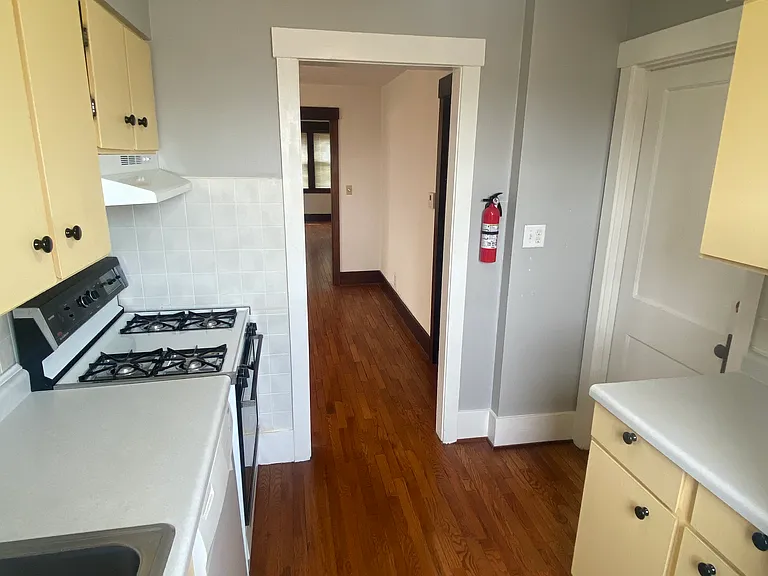555 S 35th Ave — Photo 6