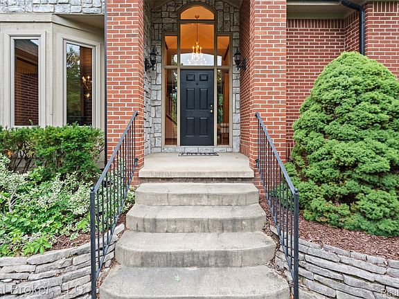 5th image of 260 Forest Crest Dr