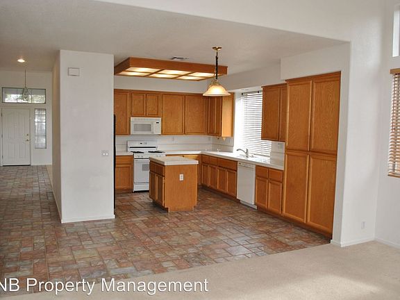 5th image of 208 Hollow Oaks Ct