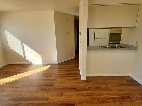 3rd image of 6806 Oswego Pl NE APT 301