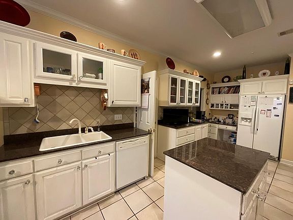 2nd image of 524 Patricia Dr