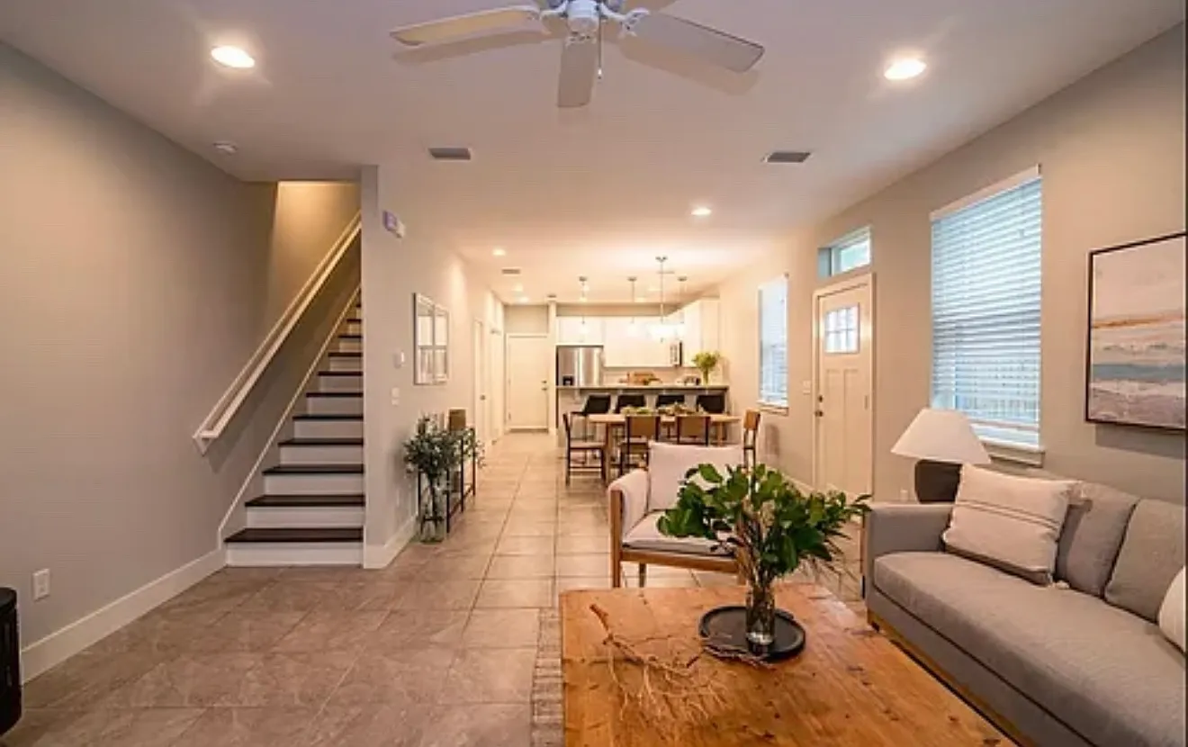 3 bed, 2.5 bath, 1513 sqft, $2,850 — Photo 2