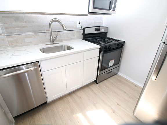 5th image of 225 Academy St APT 1Q