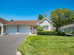 14 Wainscott Ct, Ridge, NY 11961