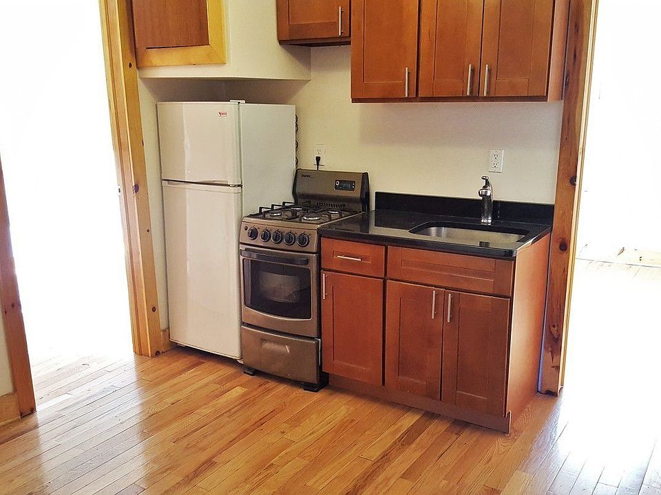 1st image of 559 Saint Johns Pl #3
