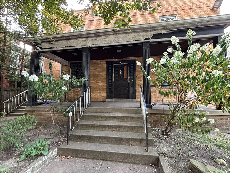 4825 Butler St — Photo 1