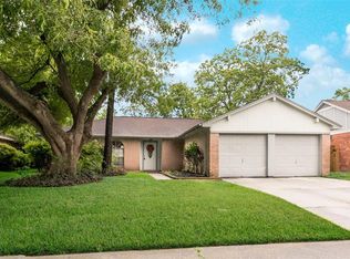 2706 Pilgrims Point Dr, Webster, TX 77598