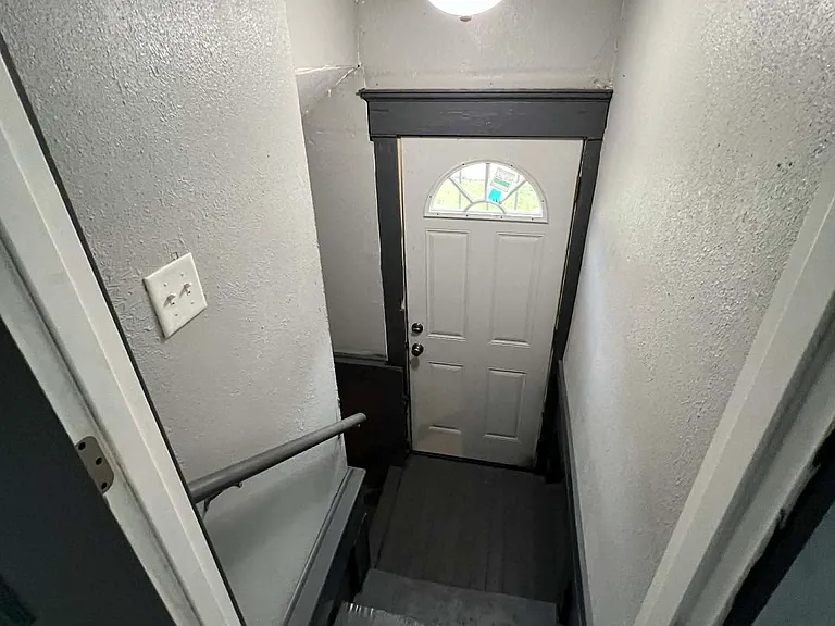 1612 Clifton Ave — Photo 10