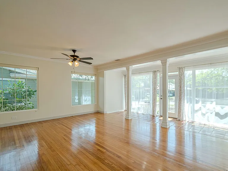 227 Devonshire Dr — Photo 11