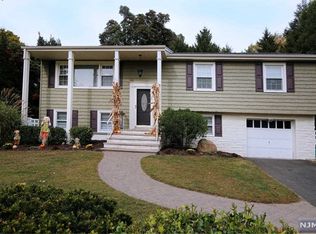 133 Berthoud St, Park Ridge, NJ 07656
