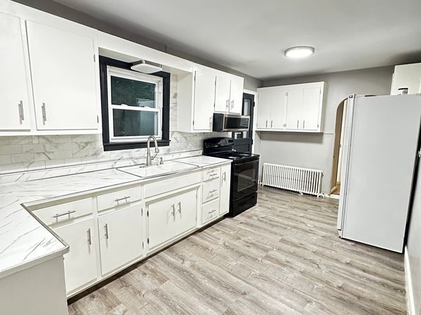 122 Ashland St, Griswold, CT 06351