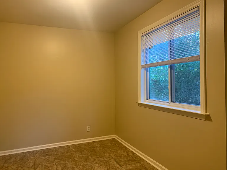 204 Edgewood Rd S — Photo 11