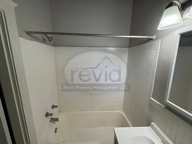 The Broadmoor Apartments — Photo 25