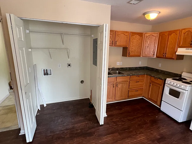918 E Front St #D — Photo 7