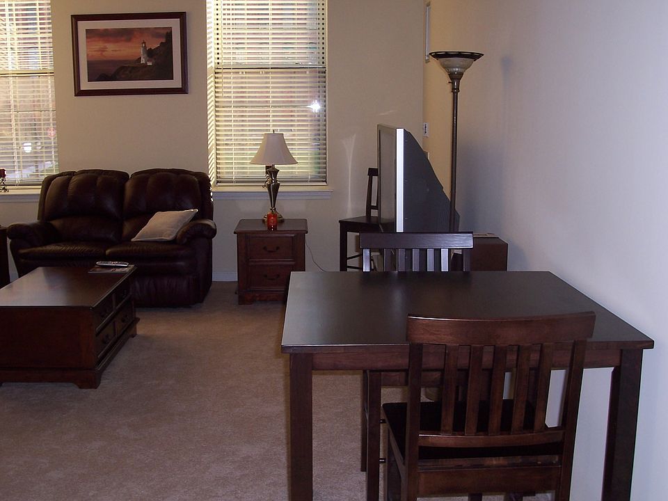 2nd image of 52 Lawrence Dr #M205