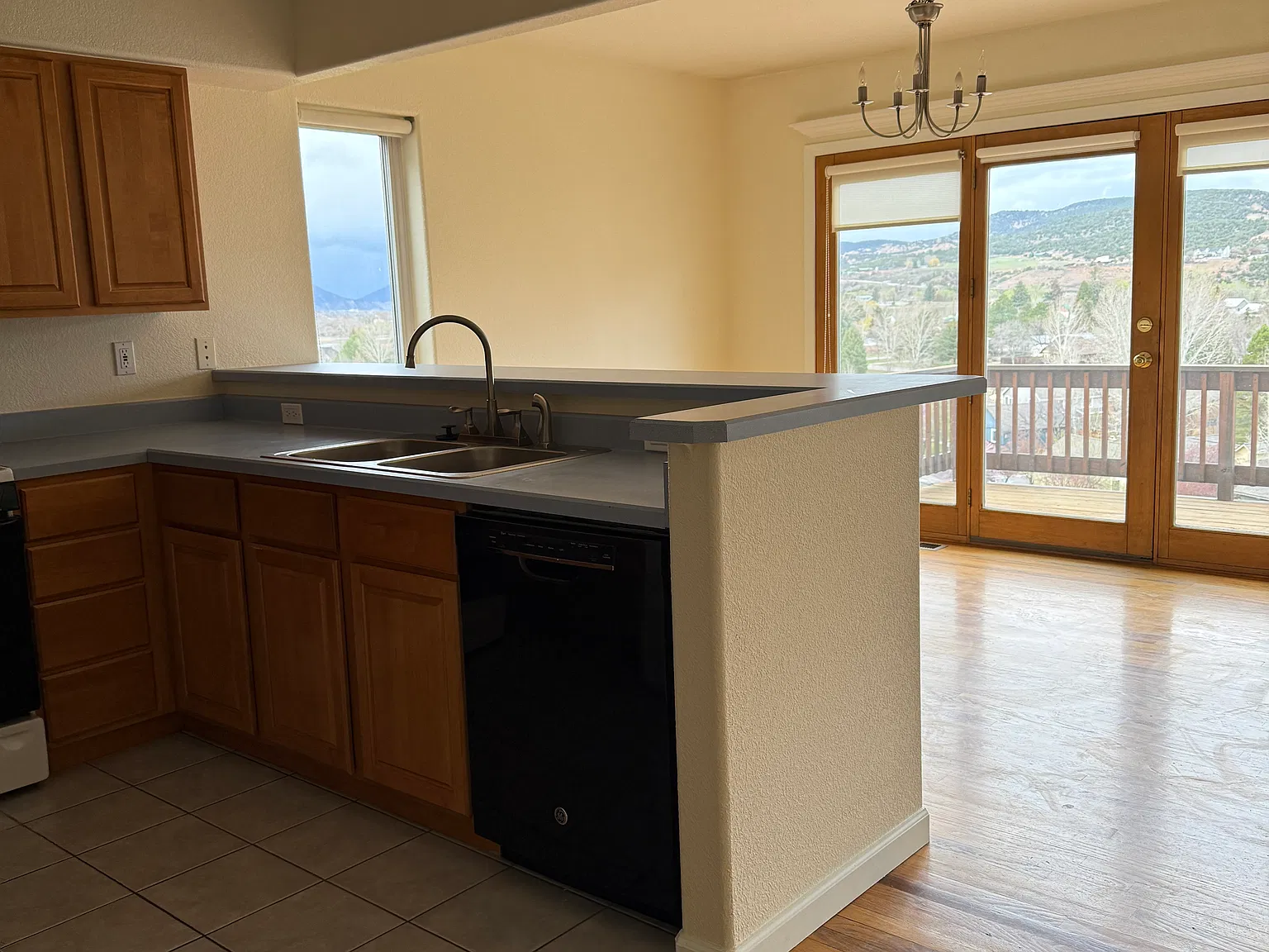 3 bed, 2.5 bath, 1712 sqft, $3,600 — Photo 4