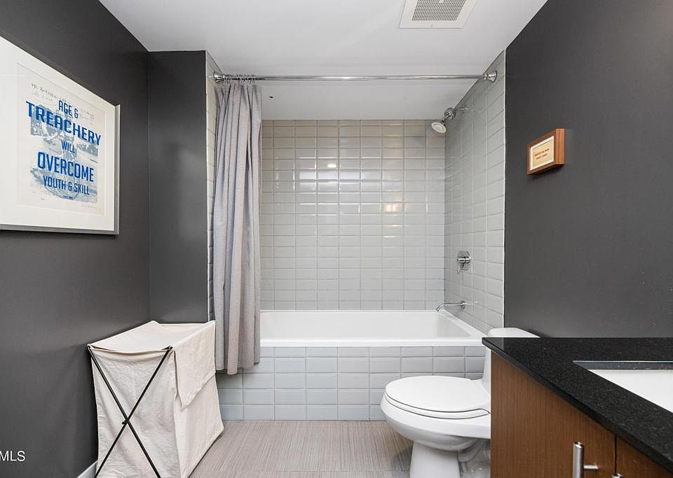 1st image of 530 S Hewitt St #462