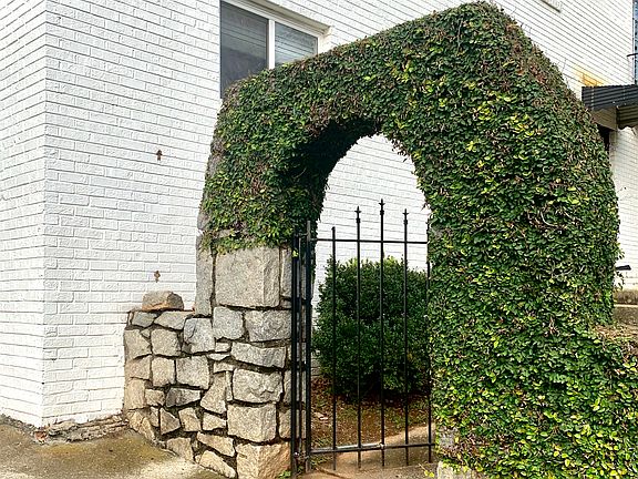 3rd image of 436 N Highland Ave NE APT 22