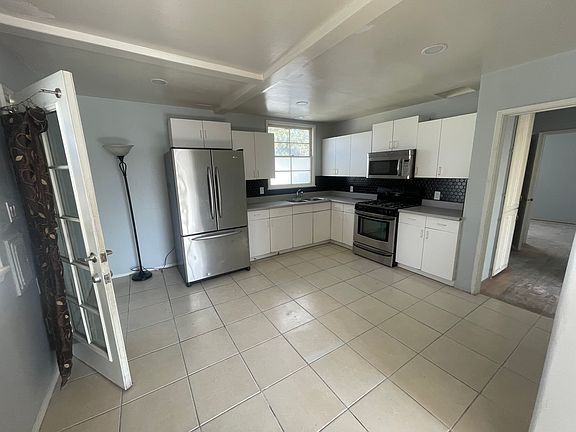 4th image of 608-10 W Manor Dr