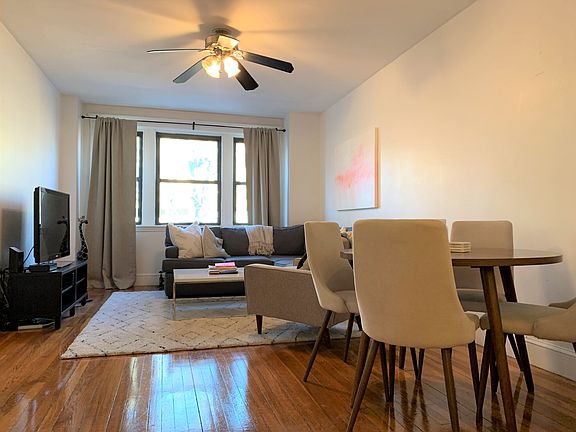 3rd image of 19 Egremont Rd APT 2