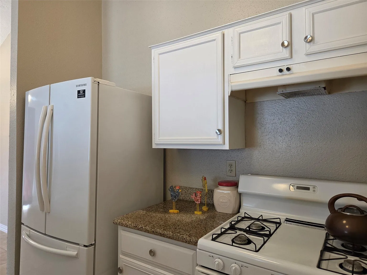 2 bed, 1.0 bath, 1025 sqft, $1,750 — Photo 2