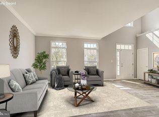 14 Indian Ln, Burlington, NJ 08016