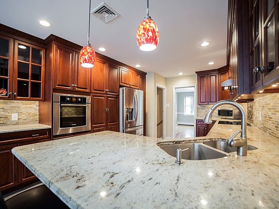 5th image of 1014 Stony Brook Dr
