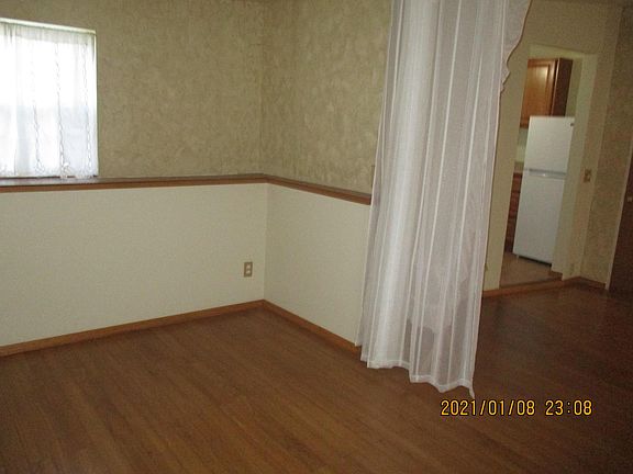 2nd image of 655 9th St #B