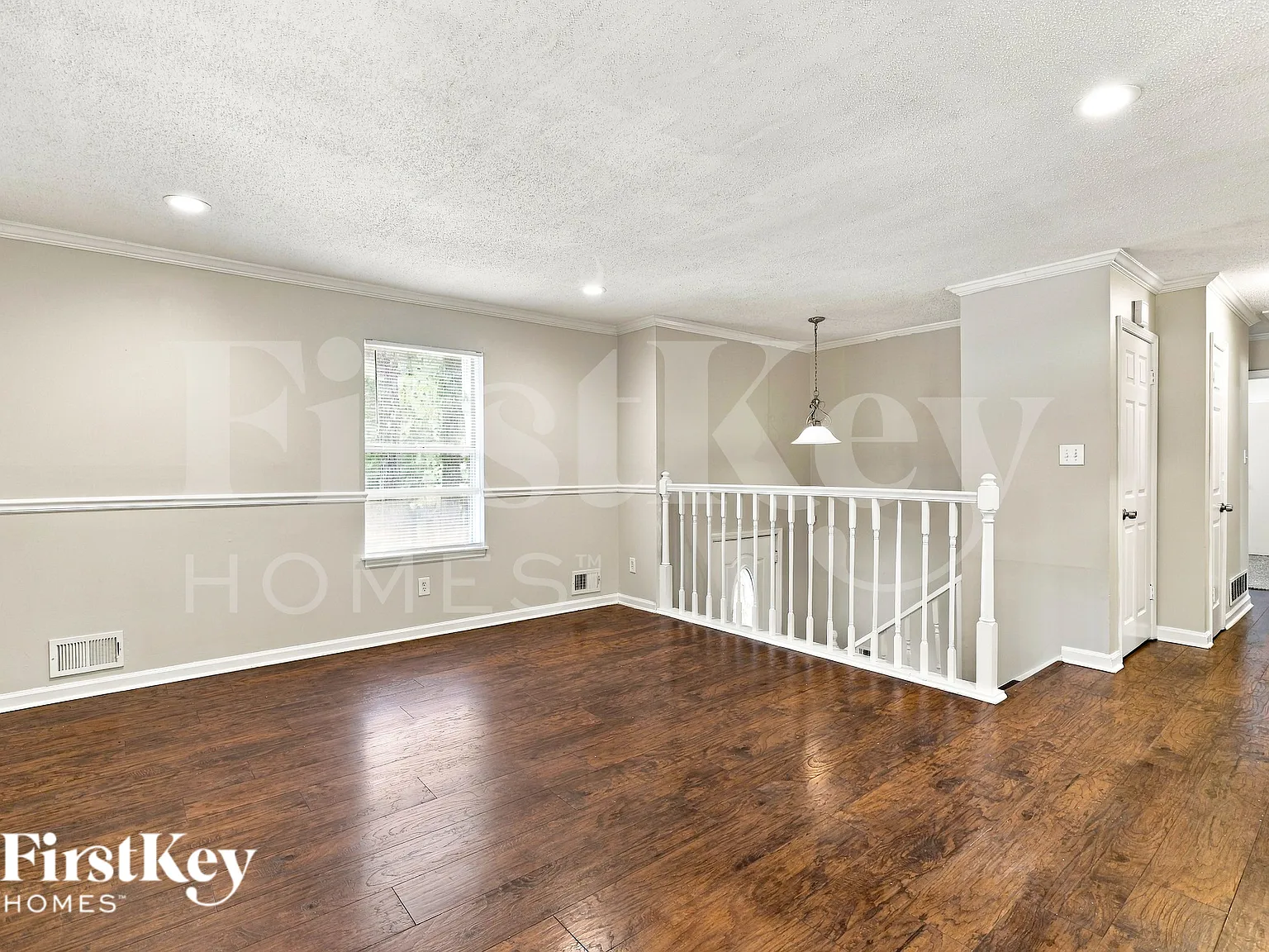 4 bed, 2.0 bath, 2070 sqft, $1,910 — Photo 2
